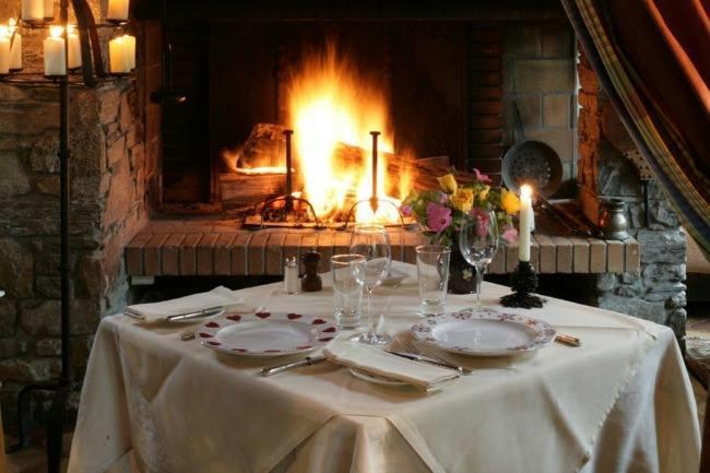 Qui peut me conseiller un restaurant avec de vieilles pierres, avec un cadre authentique, situé à la campagne loin du centre ? J'ai besoin de respirer et de sortir du quotidien...