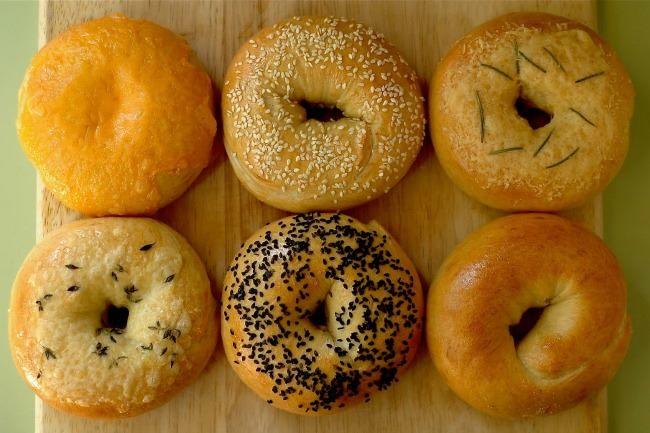 Je recherche des bagels nature que je garnirai moi-même. Qui connaît un bon magasin américain ou français ou l'on en vend ?