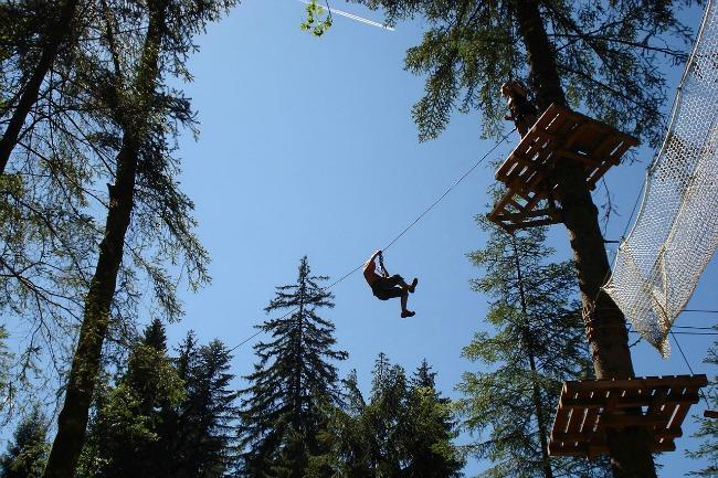 Qui connaît un endroit autour de Montpellier où l'on peut faire de l'accrobranche avec un enfant de 6 ans ?