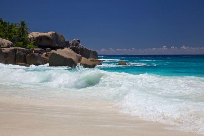 Qui connaît une bonne plage privée à la grande motte ou dans ses alentours ? Prix raisonnables pour deux étudiants, si possible.