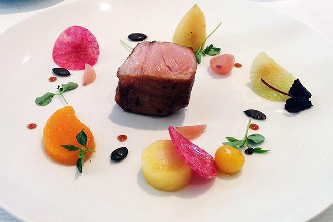 Qui connaît un bon restaurant gastronomique qui sorte de l'ordinaire pour fêter un anniversaire ?