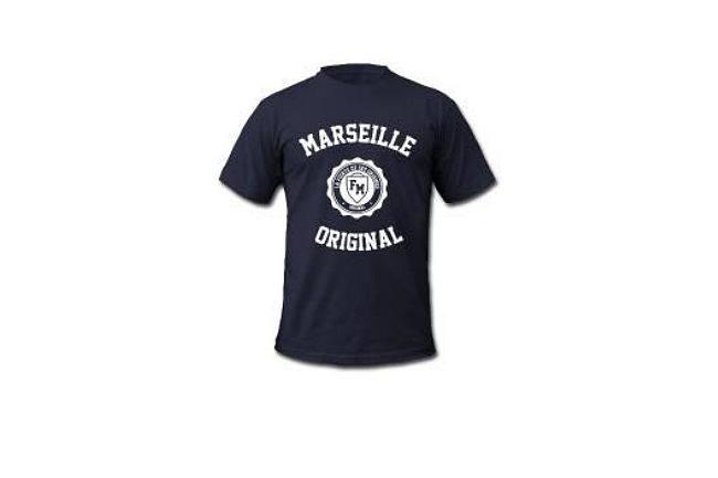 Qui connaît un magasin qui vend des t-shirts "Montpellier" dans ce style-ci ? J'ai raté l'occasion d'en acheter pendant les Estivales et j'aimerais en trouver, comme souvenir de mon séjour ici !