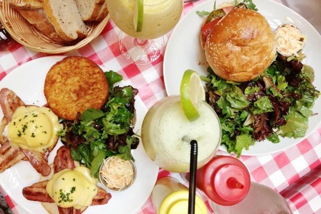 Qui connaît un petit resto sympa proposant des plats du jour variés le midi à tarif correct vers Beaux-Arts ? Je viens de commencer à travailler sur Montpellier et il me manque quelques bonnes adresses !