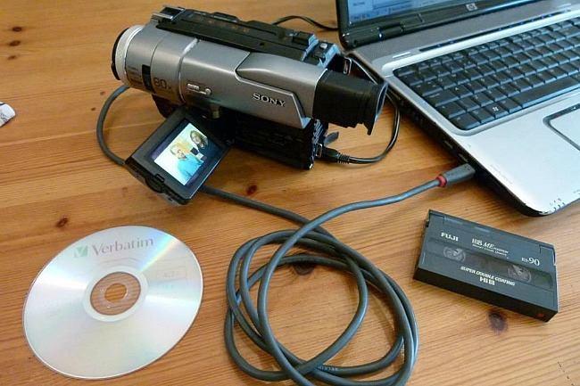 Qui connaît un endroit où je pourrais faire transférer les vieilles cassettes de caméscope sur DVD ?