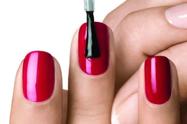 Qui connaît de bonnes adresses pour se faire poser un vernis à ongles semi-permanent ?