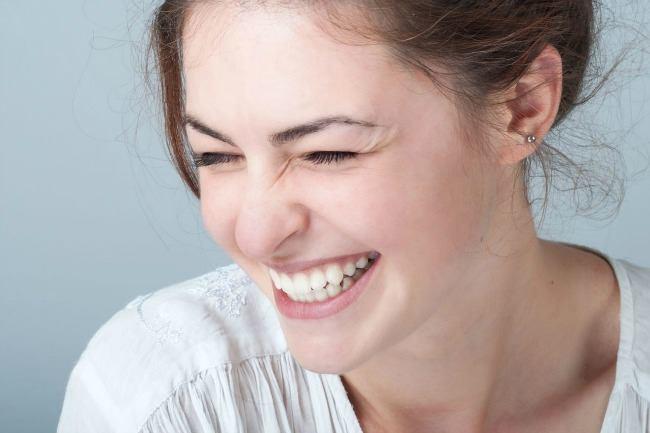 Qui peut me conseiller un bon dentiste à Montpellier ? Un dentiste DOUX, qui explique ce qu'il fait et qui n'arrache pas systématiquement les dents.