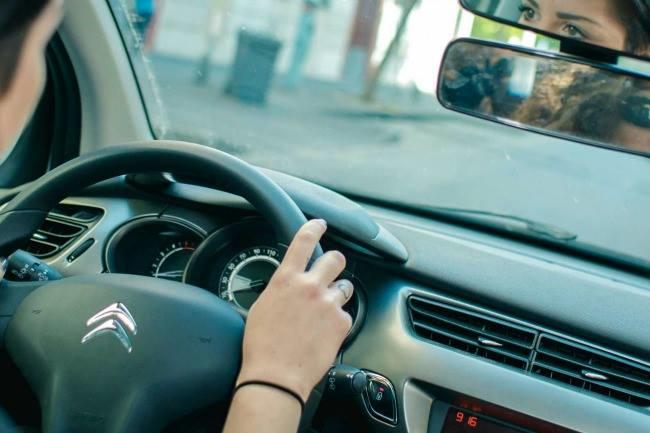 Qui connaît une auto-école sérieuse vers Prés d'Arène ? Je n'ai pas des moyens illimités, donc une bonne auto-école mais qui ne soit pas trop chère quitte à faire le strict minimum.