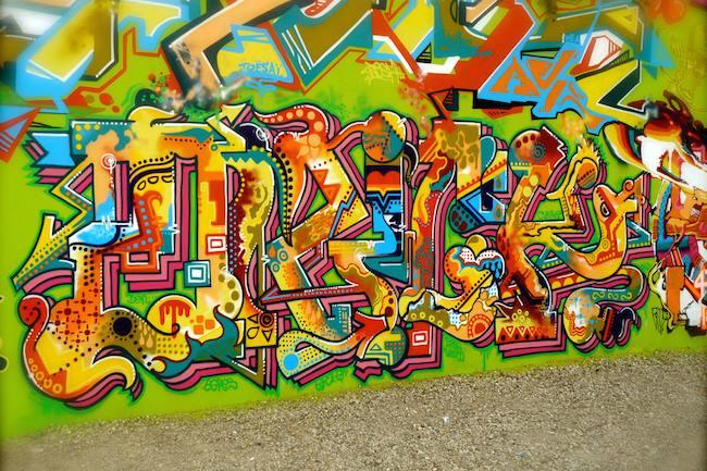 Qui connaît des lieux TRÈS originaux pour une séance photo sur Nancy ou alentours ? Avec des murs tagués comme celui-ci, par exemple !