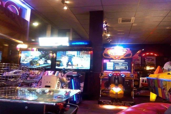 Qui connaît un bon endroit où l'on peut jouer à des jeux d'arcade sur Nancy ou alentours ?