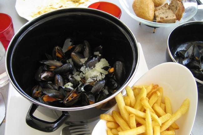 Qui connaît LE meilleur resto où manger un copieux moules-frites ?