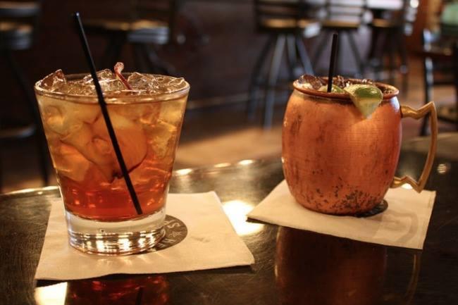 Qui connaît un bar à Nancy qui fait des cocktails à tomber pour une soirée entre filles ?