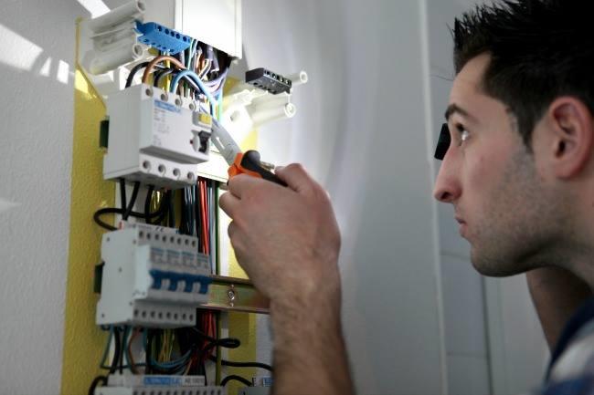 Qui connaît un électricien à Nancy pour des petits travaux dans mon appartement ?