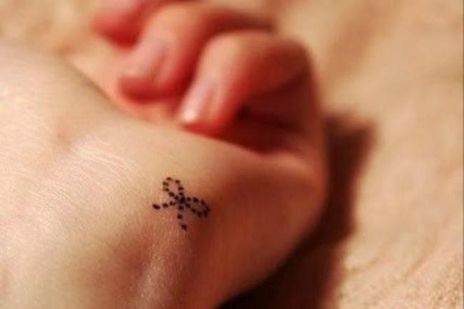 Qui peut me conseiller un tatoueur qui travaille BIEN pour un tout premier tatouage ? Qui explique ce qu'il fait et qui est rassurant.