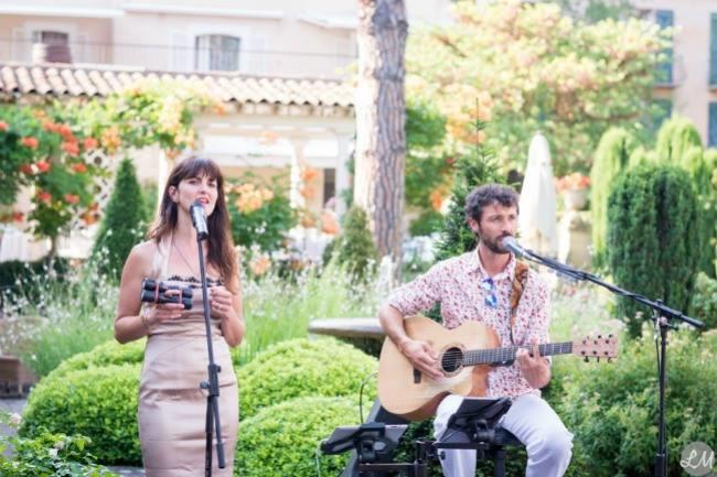 Nous recherchons un groupe de musiciens pop rock ou jazz pour couvrir le vin d'honneur de notre mariage. Avez-vous des contacts ?