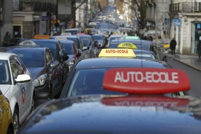 Qui connaît une bonne auto-école à Nantes ? J'ai mon permis mais j'ai tellement peur sur l'autoroute... J'aimerais réapprendre. Merci.