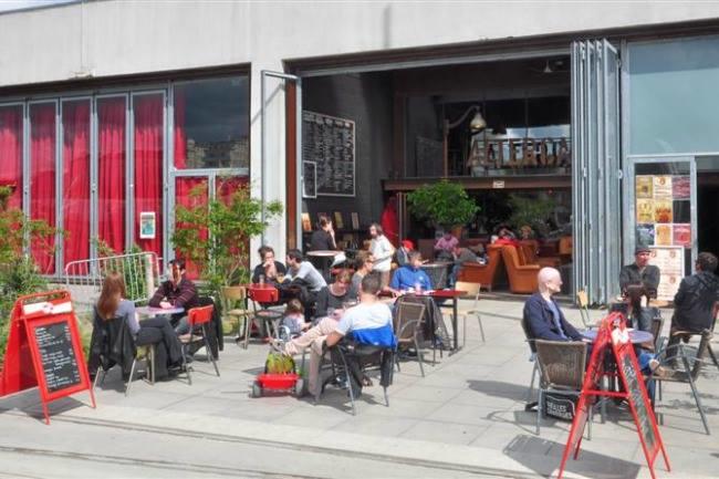 Un bon resto avec terrasse sur Nantes ? Merci de vos conseils.