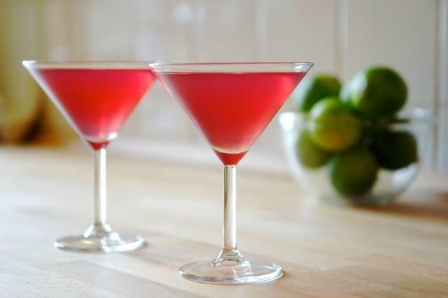 Qui connaît des bars où l'on sert des cocktails sans alcool ? Et tant qu'on y est, avez-vous des recettes à me suggérer ? Je suis enceinte et j'aimerais profiter de ces douces saveurs cet été.. en toute sécurité pour le bébé !