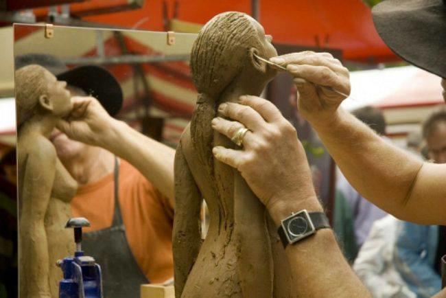 Quelqu'un a une idée d'activités artistiques à commencer cette année sur Nantes pour un adulte ? Sculpture, peinture, arts plastiques, photo ou autre, vous connaissez des clubs ? J'ai des envies de créativité !