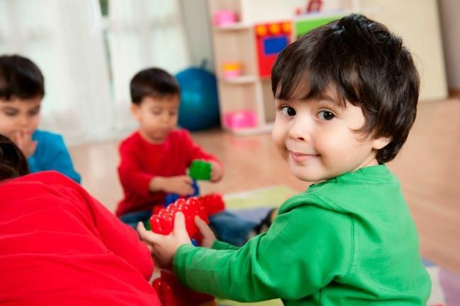 Qui connaît un bon psychologue pour enfants ? Ma fille a deux ans et demi et ne marche toujours pas. Elle fait beaucoup de blocages et de crises de panique. Elle est déjà suivie par un pédiatre et un psychomotricien, mais j'aimerais voir si le souci ne vient pas d'ailleurs...