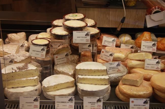 Qui sait où je peux trouver de bons fromages à Nantes ou alentours ? Sans non plus que ça me coûte un bras, je ne suis qu'une étudiante en manque de fromage !