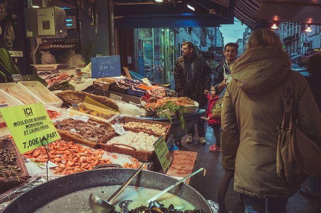 Qui connaît un bon poissonnier chez qui passer commande pour le lendemain de Noël ?