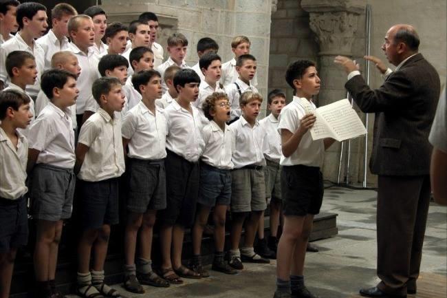 Qui connaît un bon choriste pour animer une messe de mariage ? Si possible qui travaille avec des musiciens, un guitariste ou un pianiste, par exemple !
