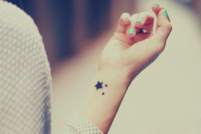 Qui connaît un tatoueur réputé pour un tout premier tatouage ? Pédagogique et compréhensif ! J'appréhende un peu...