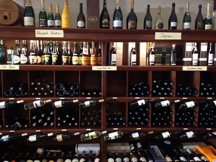 Quel est le meilleur endroit à Nantes pour acheter des très bonnes bouteilles de vin, de rhum et de whisky ? J'ai besoin d'être conseillé par un spécialiste !
