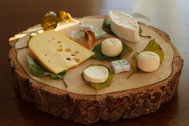 Qui connaît le lieu où acheter d'excellents fromages sans y passer toute la prime de Noël ? Je suis chargée du plateau de fromages du réveillon en famille donc j'aimerai arriver à faire un plateau varié pour 14 personnes et m'en sortir pour moins de 40€.