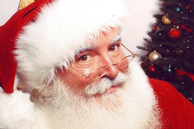 Qui connaît un endroit où l'on peut faire des photos avec un BEAU père-Noël ? De préférence un vrai "papy", pas un minet avec un costume cheap...