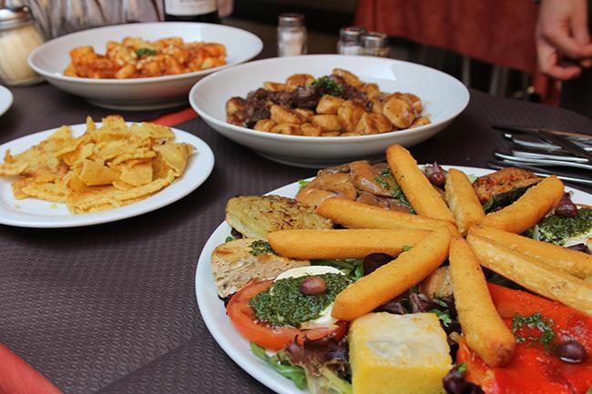 Qui connaît un bon restaurant proposant des spécialités niçoises, de préférence dans le Vieux Nice ?