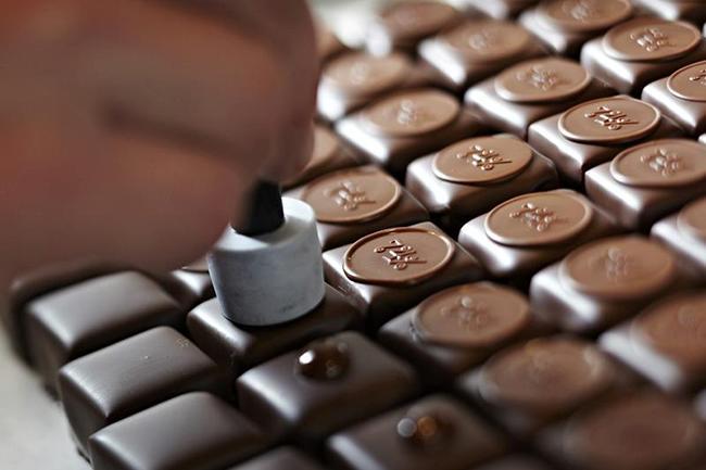 Qui connaît un excellent chocolatier sur Nice ? Voire même dans tout le département, je suis prêt à me déplacer mais j'ai besoin de trouver le meilleur endroit...