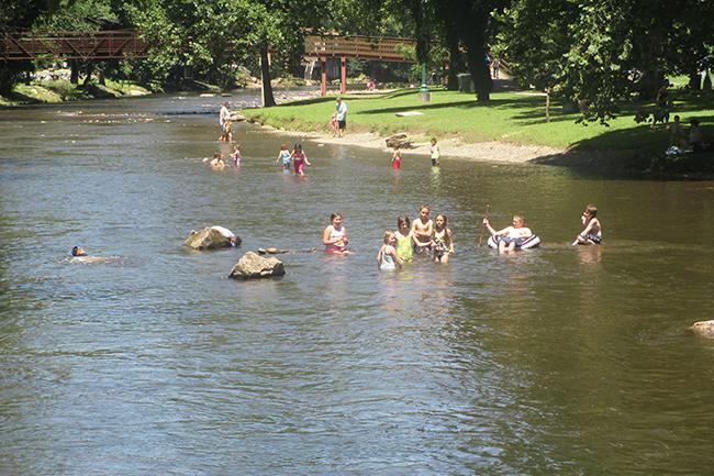 Qui connaît une rivière ou point d'eau sympa pour se baigner aux alentours de Nice ? J'ai envie de changer de la plage !