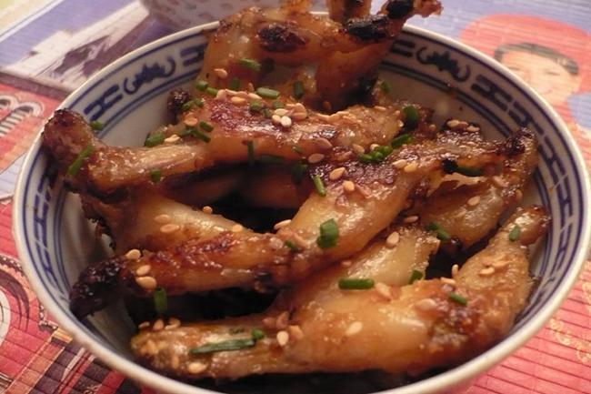 Qui connaît un restaurant où manger de bonnes cuisses de grenouilles ?