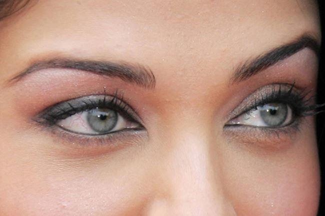 Qui connaît une bonne esthéticienne sur Nice pour redonner une forme à mes sourcils ? Je suis prête à payer le prix !