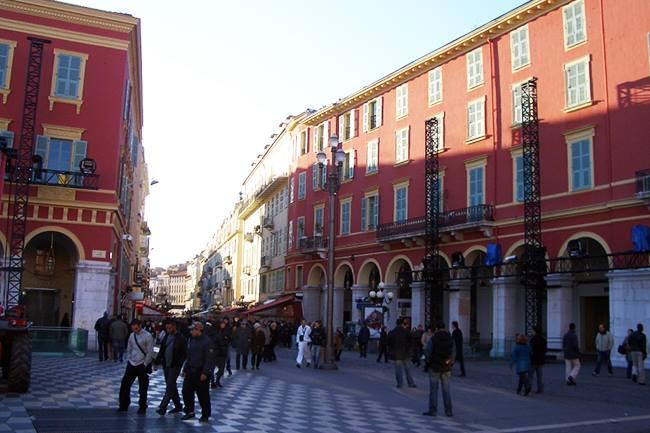 Qui connaît un bon restaurant vers le quartier des musiciens ?