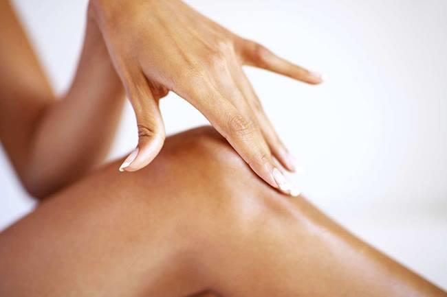 Qui connaît un bon dermatologue qui dispose du matériel pour des séances d'épilation définitive et reçoit en-dehors des horaires de bureau ?