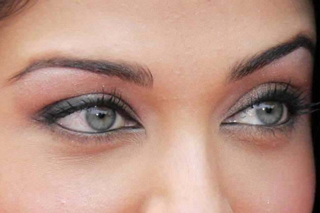 Qui connaît une bonne esthéticienne sur Paris ou Puteaux pour les sourcils, qui puisse faire quelque chose de ce type-là ?