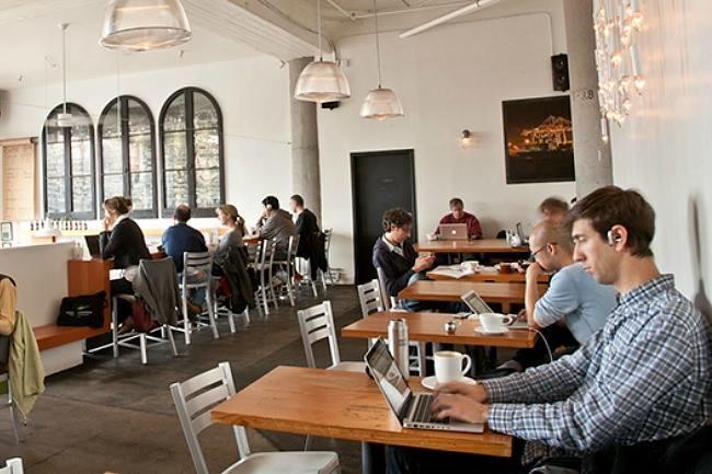 Quelqu'un connaît un bar avec une connexion wifi gratuite sur Reims ? Le verdict est tombé : mon été rimera avec étudier !