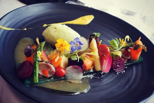 Quel est THE restaurant étoilé à découvrir absolument à moins d'une demi-heure de route du centre de Reims ? Vous avez eu un gros coup de coeur dernièrement ? :)