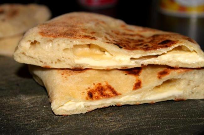 Je cherche un bon resto qui fait des naans au fromage. Idéalement à emporter. De bonnes adresses ?