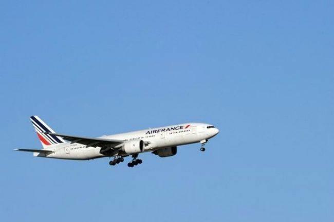 Qui connaît un bon moyen de vaincre la phobie de l'avion ? Un stage à suivre ou un professionnel de la santé ? Un hypnotiseur ? J'aimerais pouvoir enfin voyager un peu plus loin que ce qui se fait en voiture ! Merci de votre aide.