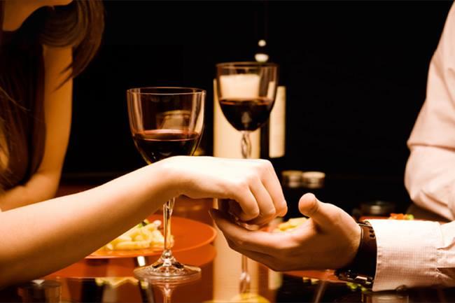 Qui connaît un excellent restaurant, plutôt chic et distingué, où la cuisine est raffinée pour un dîner en tête à tête ?