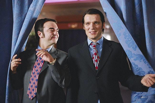 Je cherche une cravatte pour les témoins de mon mariage. Qui connaît un bon magasin proposant un choix fou de cravates (avec quand même une qualité irréprochable) pour satisfaire les lubies de jeunes mariés ?