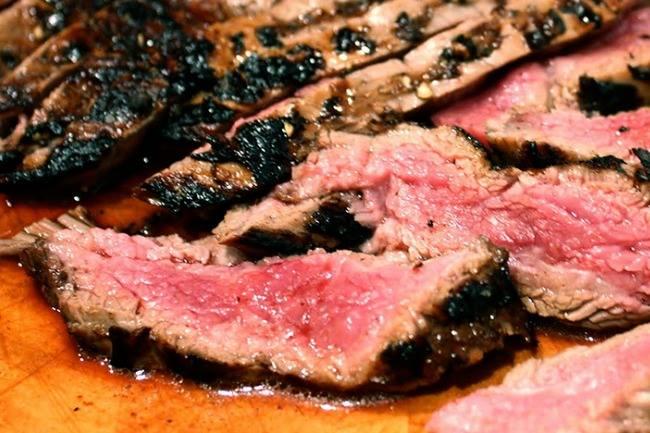 Qui peut me recommander un resto ou une brasserie spécialisée dans la viande à Reims ? Je n'arrête pas d'y penser et mon rêve est de trouver THE endroit pour déguster une savoureuse entrecôte vendredi soir...