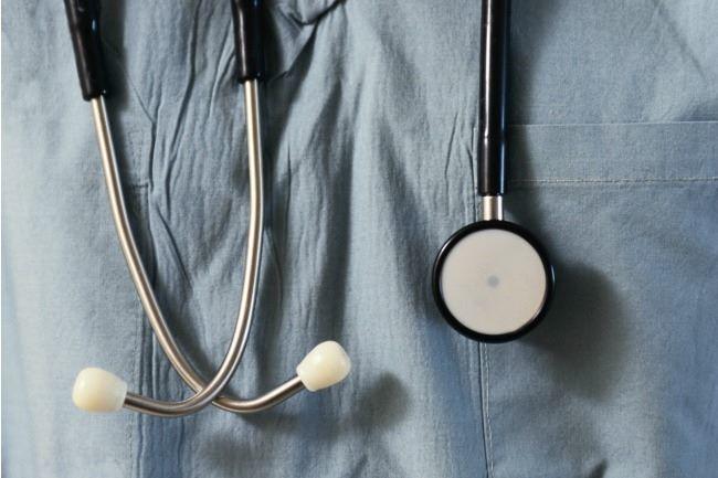 Qui connaît un bon chirurgien pour la circoncision de mon fils ?