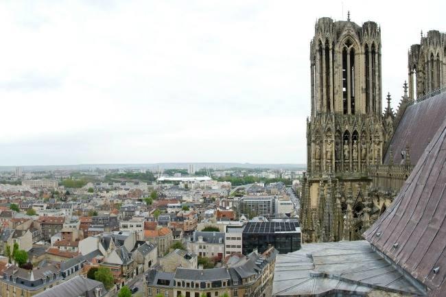 Qui peut me conseiller excellent agent immobilier dans la région ? Je dois acheter un appartement assez rapidement.