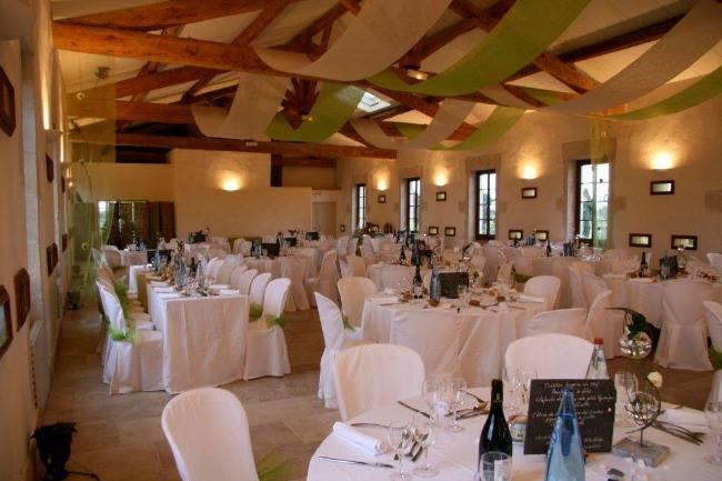 Qui connaît une bonne salle de réception à Reims et autour de Reims afin d'organiser un mariage pour une centaine de personnes ? Avec hébergement sur place possible pour environ 20/30 personnes ou hôtel à proximité. Même les Ardennes car mariage prévu à Warmeriville.