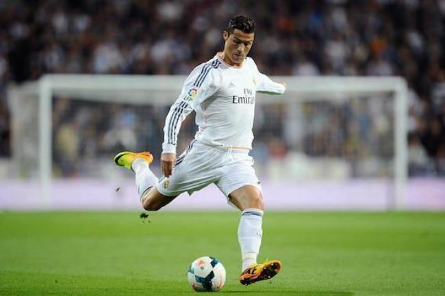 Mes enfants aimeraient le maillot de foot du Real Madrid. Je n'ai aucune idée de l'endroit où je pourrais trouver ça. Un peu d'aide ? Merci !