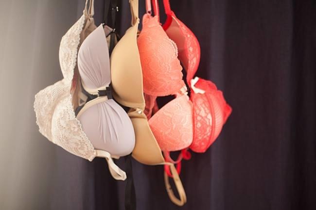Qui connaît un bon magasin de lingerie, qui irait au moins jusqu'au bonnet F avec une vendeuse disponible et des bons conseils ? Merci d'avance.